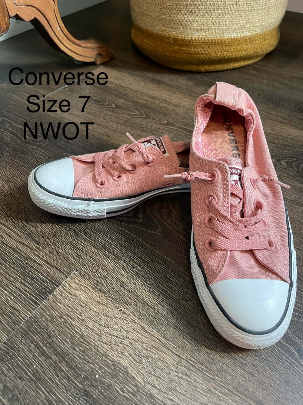 Converse Low Top Canvas Sneakers in Dusty Pink